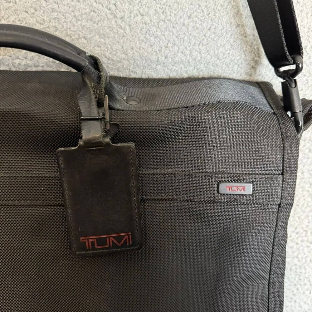 Tumi good used